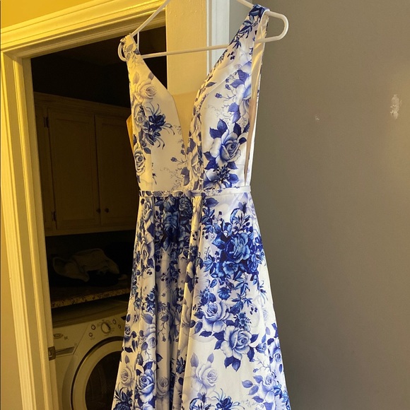 Prom dress - Picture 2 of 4